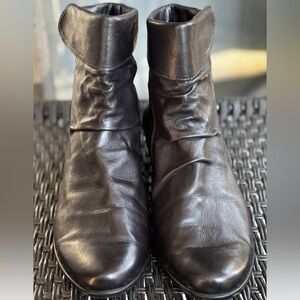 Mephisto “Seddy” Black Leather Low Wedges Heels Ankle Boots Size 10M